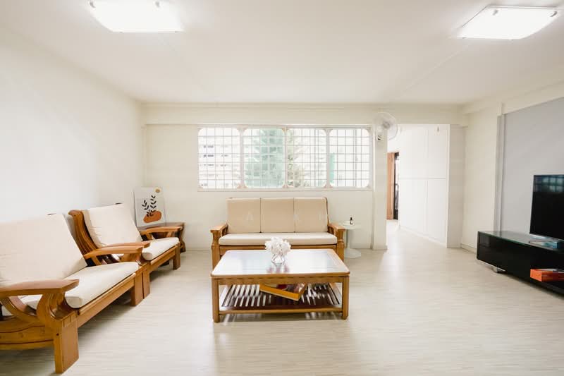 323 Serangoon Avenue 3, 323 Serangoon Avenue 3, 3 Bedrooms, 958 sqft, HDB Flat For Sale, by Wyna Khoo, 500134354 - Living Room - PropertyGuru.com.sg