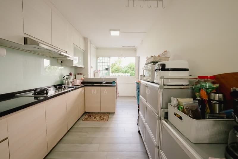 323 Serangoon Avenue 3, 323 Serangoon Avenue 3, 3 Bedrooms, 958 sqft, HDB Flat For Sale, by Wyna Khoo, 500134354 - Kitchen - PropertyGuru.com.sg