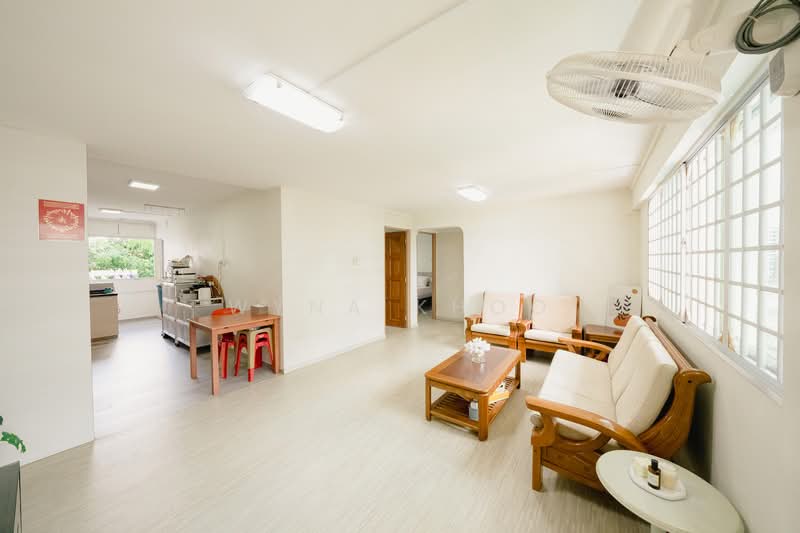 323 Serangoon Avenue 3, 323 Serangoon Avenue 3, 3 Bedrooms, 958 sqft, HDB Flat For Sale, by Wyna Khoo, 500134354 - Living Room - PropertyGuru.com.sg