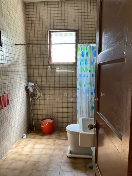 Nallur road, , 7 Bedrooms, 3,133 sqft, Terraced House For Sale, by Vincent Lim Boon Seng, 500134365 - Bathroom - PropertyGuru.com.sg