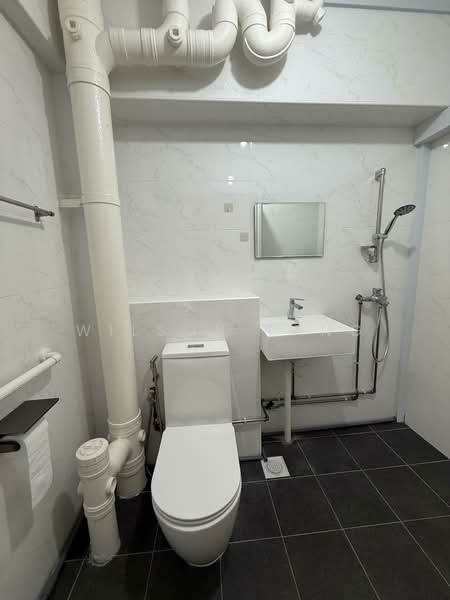 232 Bishan Street 22, 232 Bishan Street 22, 3 Bedrooms, 1,119 sqft, HDB Flat For Rent, by Wilson Tang, 500134369 - Bathroom - PropertyGuru.com.sg