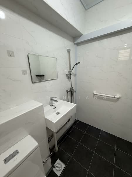 232 Bishan Street 22, 232 Bishan Street 22, 3 Bedrooms, 1,119 sqft, HDB Flat For Rent, by Wilson Tang, 500134369 - Bathroom - PropertyGuru.com.sg