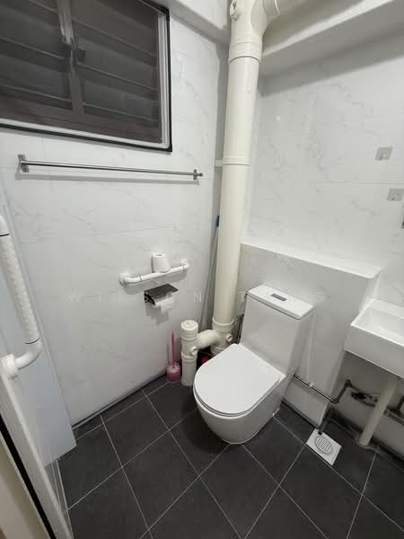 232 Bishan Street 22, 232 Bishan Street 22, 3 Bedrooms, 1,119 sqft, HDB Flat For Rent, by Wilson Tang, 500134369 - Bathroom - PropertyGuru.com.sg