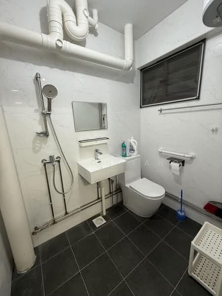 232 Bishan Street 22, 232 Bishan Street 22, 3 Bedrooms, 1,119 sqft, HDB Flat For Rent, by Wilson Tang, 500134369 - Bathroom - PropertyGuru.com.sg
