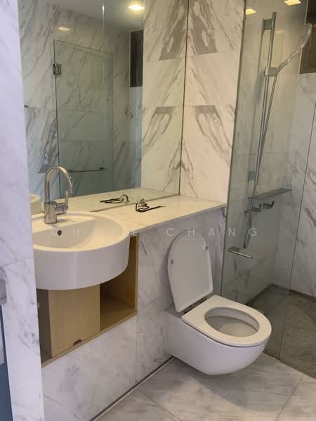Newton Suites, 60 Newton Road, 3 Bedrooms, 1,238 sqft, Apartment For Sale, by Chloe Chang, 500134375 - Bathroom - PropertyGuru.com.sg
