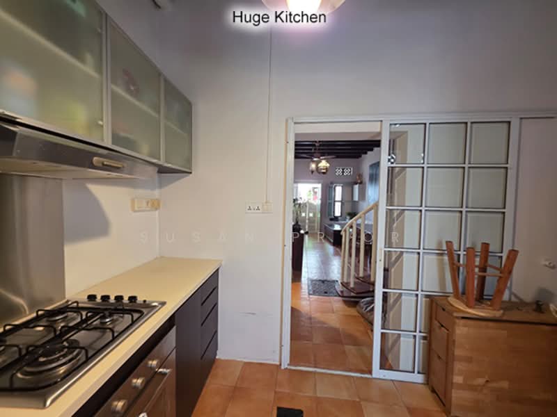 Baby It's You, Spottiswoode Park Road, Blair Road, 3 Bedrooms, 1,975 sqft, Conservation House For Sale, by Susan Prior, 500134376 - Kitchen - PropertyGuru.com.sg