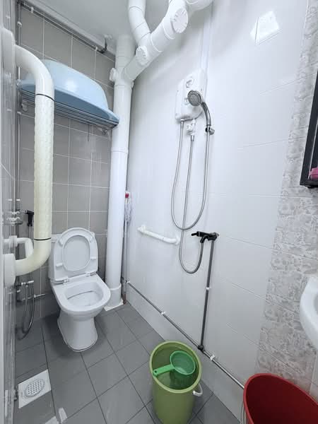 429 Tampines Street 41, 429 Tampines Street 41, 4 Bedrooms, 1,593 sqft, HDB Flat For Sale, by Arthur Loo, 500134381 - Bathroom - PropertyGuru.com.sg