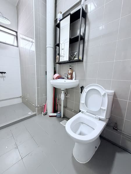 429 Tampines Street 41, 429 Tampines Street 41, 4 Bedrooms, 1,593 sqft, HDB Flat For Sale, by Arthur Loo, 500134381 - Bathroom - PropertyGuru.com.sg