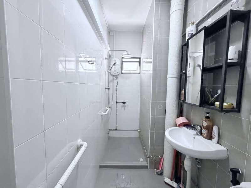 429 Tampines Street 41, 429 Tampines Street 41, 4 Bedrooms, 1,593 sqft, HDB Flat For Sale, by Arthur Loo, 500134381 - Bathroom - PropertyGuru.com.sg