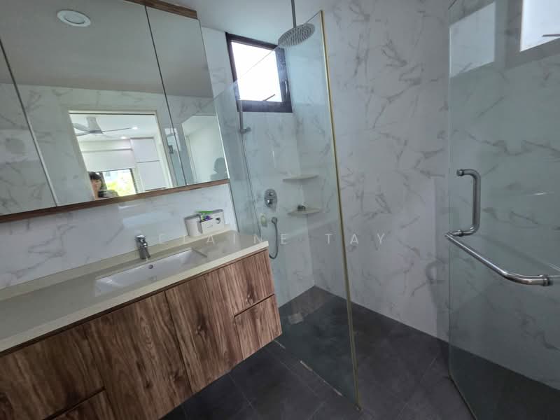 Eastvale, 35 Pasir Ris Drive 3, Room Rental, 135 sqft, Condominium For Rent, by Elaine Tay, 500134390 - Bathroom - PropertyGuru.com.sg