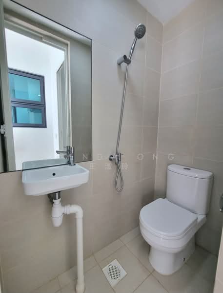 Treasure at Tampines, 41 Tampines Lane, 3 Bedrooms, 1,033 sqft, Condominium For Sale, by Brenda Ong 王淑玲, 500134412 - Yard bath - PropertyGuru.com.sg