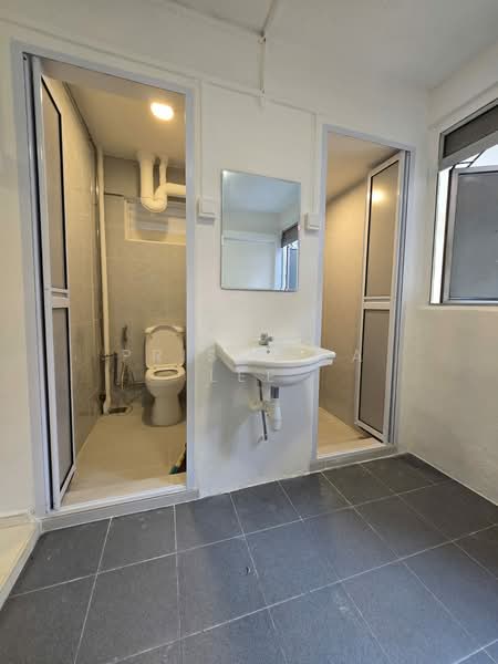 2 Jalan Bukit Merah, 2 Jalan Bukit Merah, 3 Bedrooms, 721 sqft, HDB Flat For Rent, by Priscilla Lee, 500134442 - Bathroom - PropertyGuru.com.sg