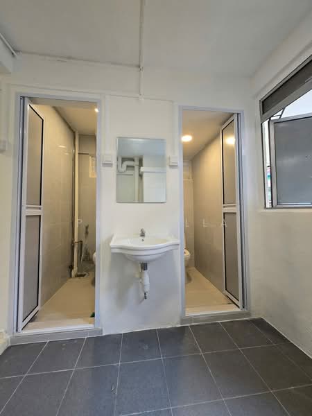 2 Jalan Bukit Merah, 2 Jalan Bukit Merah, 3 Bedrooms, 721 sqft, HDB Flat For Rent, by Priscilla Lee, 500134442 - Bathroom - PropertyGuru.com.sg
