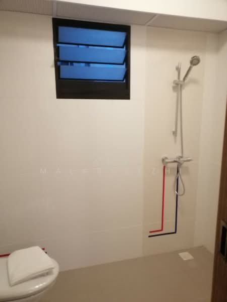 446A Bukit Batok West Avenue 8, 446A Bukit Batok West Avenue 8, 1 Bedroom, 400 sqft, HDB Flat For Rent, by Amy Malarveezhi, 500134445 - Bathroom - PropertyGuru.com.sg