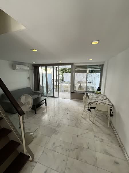 9 Seraya Lane, 9 Seraya Lane, 2 Bedrooms, 560 sqft, Condominium For Sale, by Lim Y X, 500134447 - Living Room - PropertyGuru.com.sg