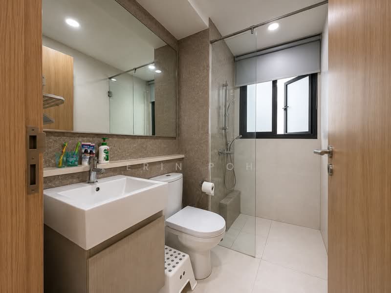 Twin Fountains, 19 Woodlands Avenue 6, 4 Bedrooms, 1,206 sqft, Executive Condominium For Sale, by Erin Poh, 500134460 - Master Bathroom - PropertyGuru.com.sg