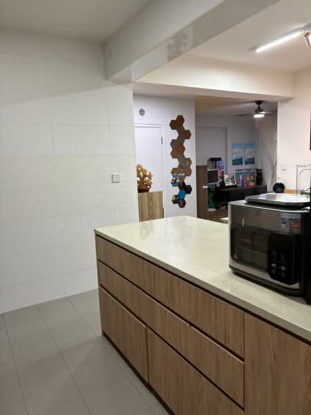 323C Sumang Walk, 323C Sumang Walk, 3 Bedrooms, 1,001 sqft, HDB Flat For Sale, by Lim Gim Hai Nixon, 500134470 - Kitchen - PropertyGuru.com.sg