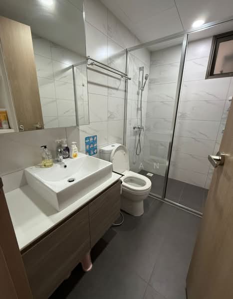 Treasure Crest, 60 Anchorvale Crescent, 3 Bedrooms, 1,076 sqft, Executive Condominium For Rent, by Amy Tan, 500134472 - Bathroom - PropertyGuru.com.sg