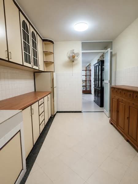 122 Hougang Avenue 1, 122 Hougang Avenue 1, 2 Bedrooms, 861 sqft, HDB Flat For Sale, by Teh Jing Ying, 500134474 - Kitchen - PropertyGuru.com.sg