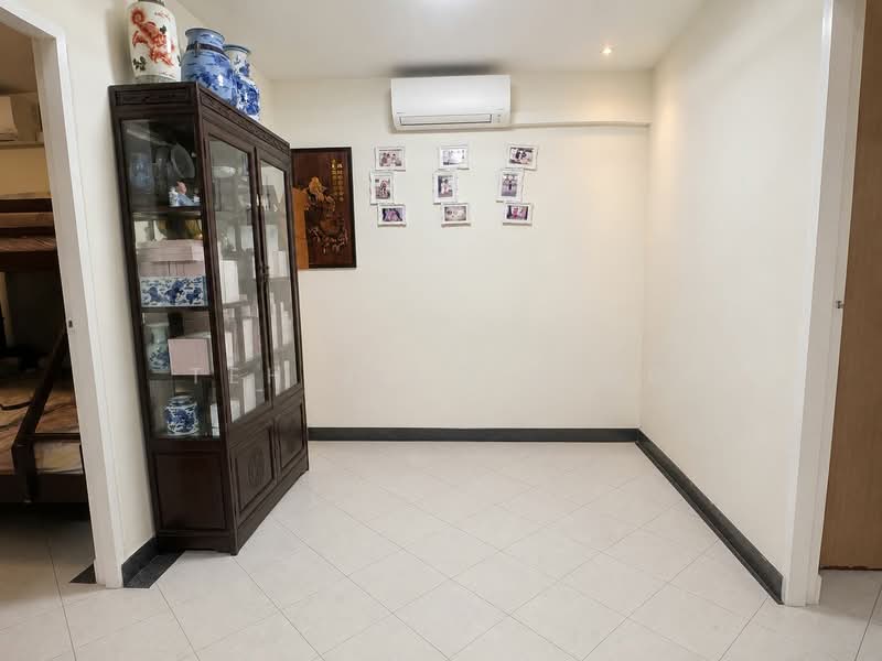 122 Hougang Avenue 1, 122 Hougang Avenue 1, 2 Bedrooms, 861 sqft, HDB Flat For Sale, by Teh Jing Ying, 500134474 - Interior - PropertyGuru.com.sg