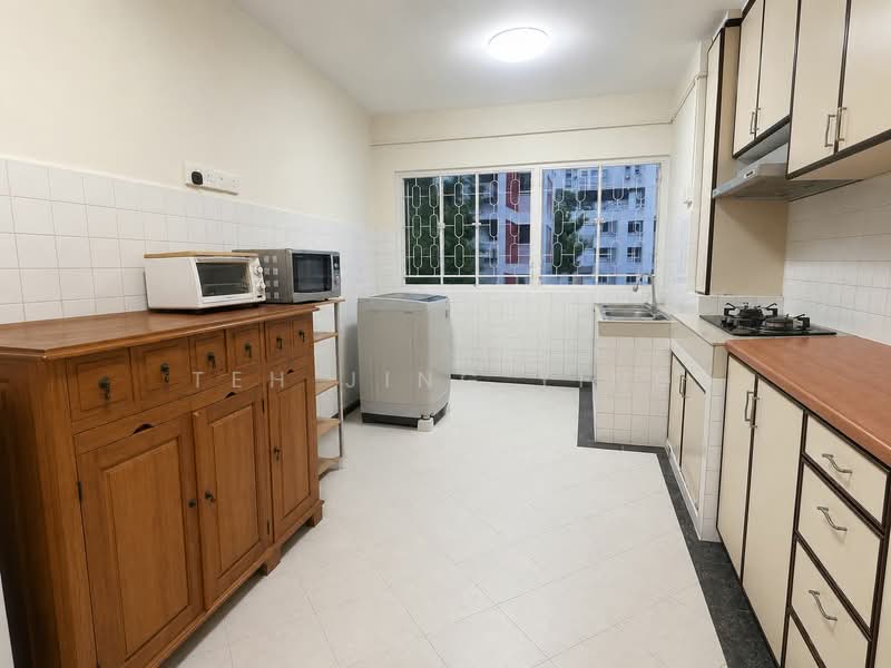 122 Hougang Avenue 1, 122 Hougang Avenue 1, 2 Bedrooms, 861 sqft, HDB Flat For Sale, by Teh Jing Ying, 500134474 - Kitchen - PropertyGuru.com.sg
