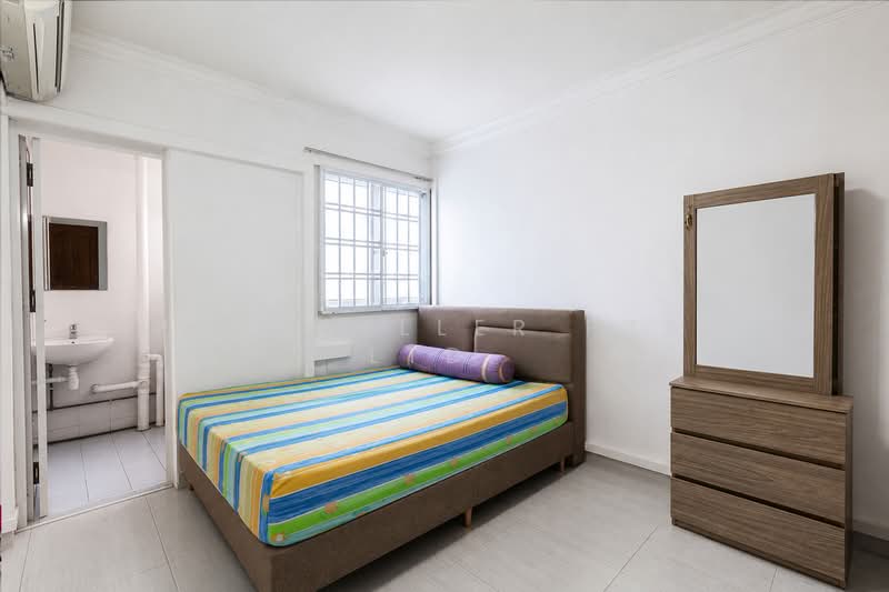 126 Yishun Street 11, 126 Yishun Street 11, 2 Bedrooms, 721 sqft, HDB Flat For Sale, by KOH YONG JIAN, 500134483 - Bedroom (actual but decluttered) - PropertyGuru.com.sg