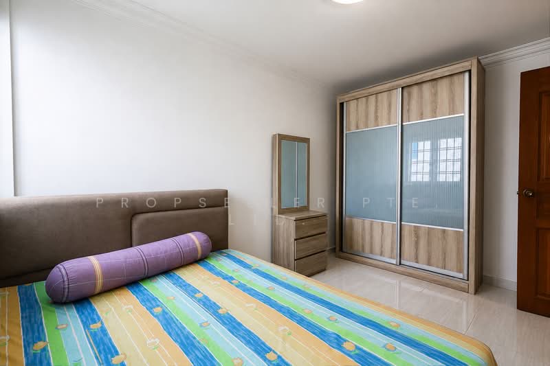 126 Yishun Street 11, 126 Yishun Street 11, 2 Bedrooms, 721 sqft, HDB Flat For Sale, by KOH YONG JIAN, 500134483 - Bedroom (actual but decluttered) - PropertyGuru.com.sg