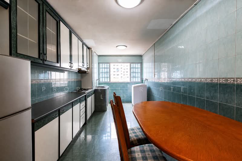 126 Yishun Street 11, 126 Yishun Street 11, 2 Bedrooms, 721 sqft, HDB Flat For Sale, by KOH YONG JIAN, 500134483 - Kitchen (actual but decluttered) - PropertyGuru.com.sg