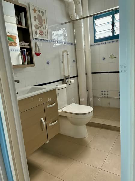 467 Admiralty Drive, 467 Admiralty Drive, 3 Bedrooms, 1,474 sqft, HDB Flat For Sale, by Tony Kwek, 500134490 - Bathroom - PropertyGuru.com.sg