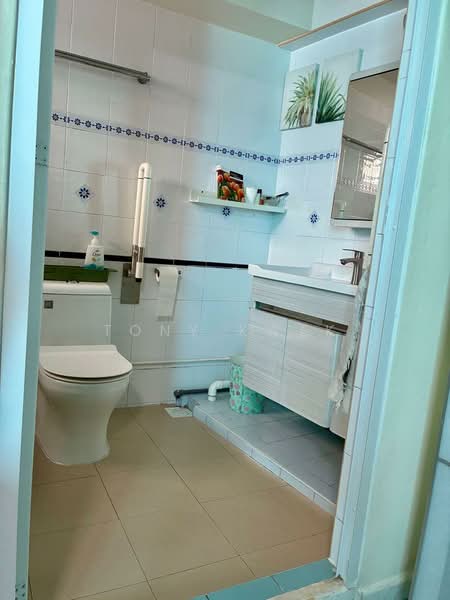 467 Admiralty Drive, 467 Admiralty Drive, 3 Bedrooms, 1,474 sqft, HDB Flat For Sale, by Tony Kwek, 500134490 - Bathroom - PropertyGuru.com.sg