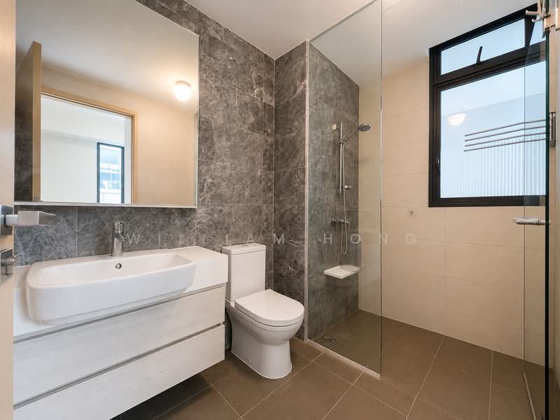 The Luxurie, 21 Compassvale Road, 1 Bedroom, 452 sqft, Condominium For Sale, by William Hong, 500134511 - Bathroom - PropertyGuru.com.sg