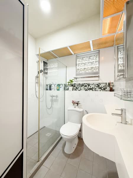 326B Anchorvale Road, 326B Anchorvale Road, 3 Bedrooms, 990 sqft, HDB Flat For Sale, by Gary Seah Zhang Feng, 500134512 - Bathroom - PropertyGuru.com.sg