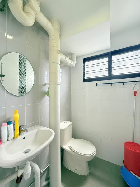 803 Tampines Avenue 4, 803 Tampines Avenue 4, 2 Bedrooms, 721 sqft, HDB Flat For Sale, by Jose Loh Zhenhao, 500134527 - Bathroom - PropertyGuru.com.sg