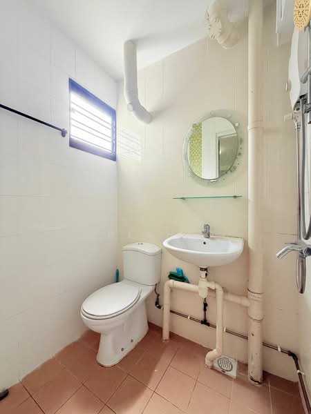 803 Tampines Avenue 4, 803 Tampines Avenue 4, 2 Bedrooms, 721 sqft, HDB Flat For Sale, by Jose Loh Zhenhao, 500134527 - Bathroom - PropertyGuru.com.sg