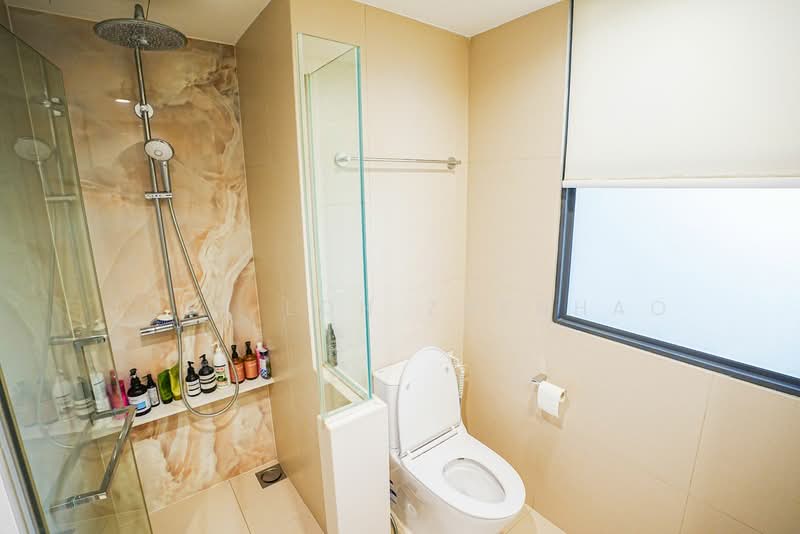 The Brownstone, 158 Canberra Drive, 4 Bedrooms, 1,066 sqft, Executive Condominium For Sale, by Jose Loh Zhenhao, 500134528 - Bathroom - PropertyGuru.com.sg