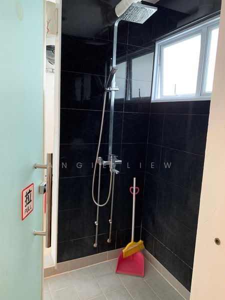 144 Yishun Street 11, 144 Yishun Street 11, 2 Bedrooms, 883 sqft, HDB Flat For Rent, by Angie Liew, 500134537 - Bathroom - PropertyGuru.com.sg