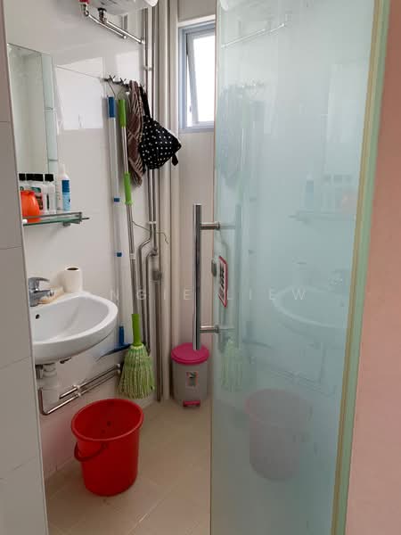 144 Yishun Street 11, 144 Yishun Street 11, 2 Bedrooms, 883 sqft, HDB Flat For Rent, by Angie Liew, 500134537 - Bathroom - PropertyGuru.com.sg
