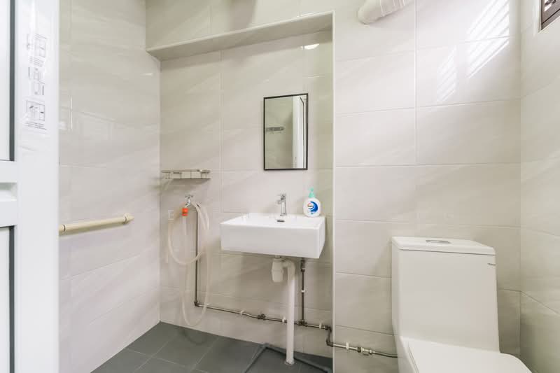 122 Teck Whye Lane, 122 Teck Whye Lane, 4 Bedrooms, 1,302 sqft, HDB Flat For Sale, by Chee Chai Khong, 500134545 - Bathroom - PropertyGuru.com.sg