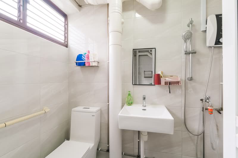 122 Teck Whye Lane, 122 Teck Whye Lane, 4 Bedrooms, 1,302 sqft, HDB Flat For Sale, by Chee Chai Khong, 500134545 - Bathroom - PropertyGuru.com.sg