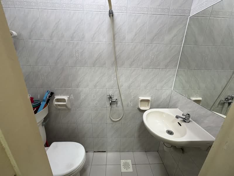 Hillview Park, 19B Hillview Avenue, 3 Bedrooms, 1,238 sqft, Condominium For Rent, by Richard Lee Cheng Guan, 500134547 - Bathroom - PropertyGuru.com.sg