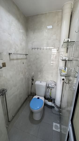 17 Beach Road, 17 Beach Road, 3 Bedrooms, 829 sqft, HDB Flat For Sale, by Charles Ng 吳忠发, 500134551 - Bathroom - PropertyGuru.com.sg