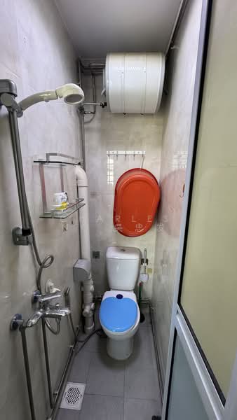 17 Beach Road, 17 Beach Road, 3 Bedrooms, 829 sqft, HDB Flat For Sale, by Charles Ng 吳忠发, 500134551 - Bathroom - PropertyGuru.com.sg