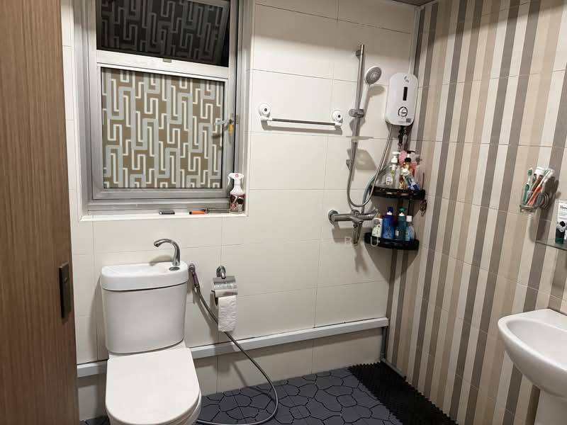153 Jalan Teck Whye, 153 Jln Teck Whye, 1 Bedroom, 506 sqft, HDB Flat For Sale, by Frina Abu, 500134584 - Bathroom - PropertyGuru.com.sg