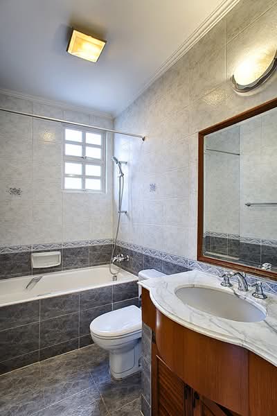 Woodgrove Estate, Ashwood Grove, 7 Bedrooms, 7,427 sqft, Bungalow House For Rent, by Lawrence Hong, 500134592 - Bathroom - PropertyGuru.com.sg