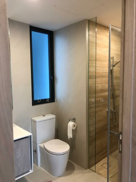 J Gateway, 2 Gateway Drive, 3 Bedrooms, 1,658 sqft, Condominium For Sale, by Adriel Tan, 500134593 - Bathroom - PropertyGuru.com.sg