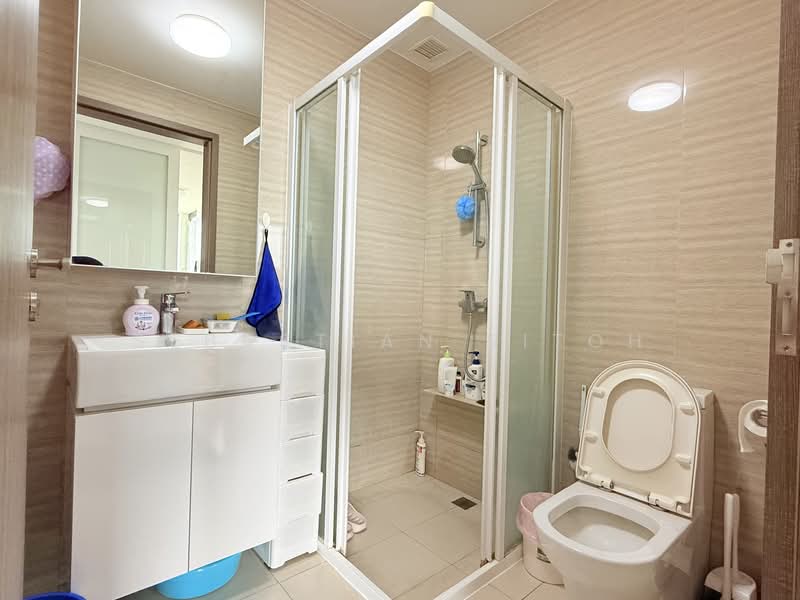 Sky Vue, Bishan Street 14, 2 Bedrooms, 797 sqft, Condominium For Sale, by Sebastian Sitoh, 500134602 - Bathroom - PropertyGuru.com.sg