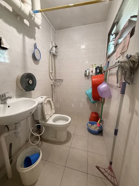 919 Hougang Avenue 4, 919 Hougang Avenue 4, Room Rental, 150 sqft, HDB Flat For Rent, by Choi Yuan Hang Keith, 500134603 - Bathroom - PropertyGuru.com.sg