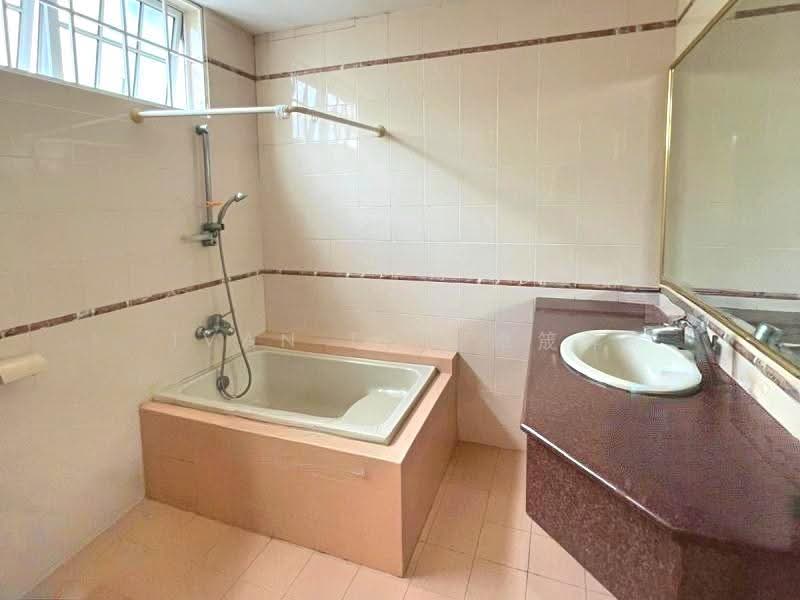 LAND 2850 SQFT⭐PSF ONLY $19XX⭐9M FRONTAGE, LAST OFFER $4.9XX, 3 Bedrooms, 2,500 sqft, Terraced House For Sale, by Ivan Toh 卓筬羿, 500134609 - Bathroom - PropertyGuru.com.sg