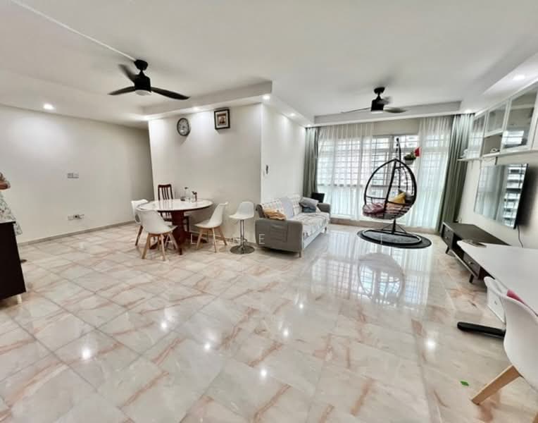 388 Bukit Batok West Avenue 5, 388 Bukit Batok West Avenue 5, 3 Bedrooms, 1,270 sqft, HDB Flat For Sale, by Caline Chai, 500134610 - Living Room - PropertyGuru.com.sg