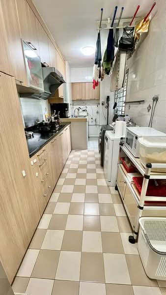 388 Bukit Batok West Avenue 5, 388 Bukit Batok West Avenue 5, 3 Bedrooms, 1,270 sqft, HDB Flat For Sale, by Caline Chai, 500134610 - Kitchen - PropertyGuru.com.sg